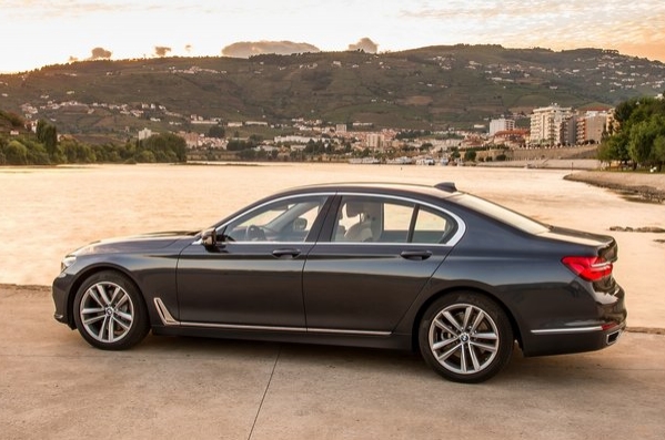 https://wcar.sets.lv/cars/BMW/7. sērija sedans/1454591127-BMW-730d_2016_800x600_wallpaper_21.jpg
